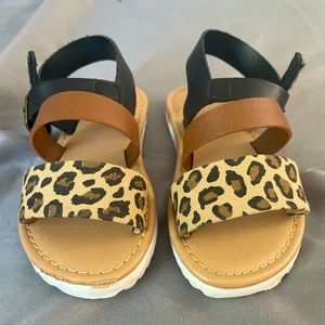 Old navy toddler sandals size 8